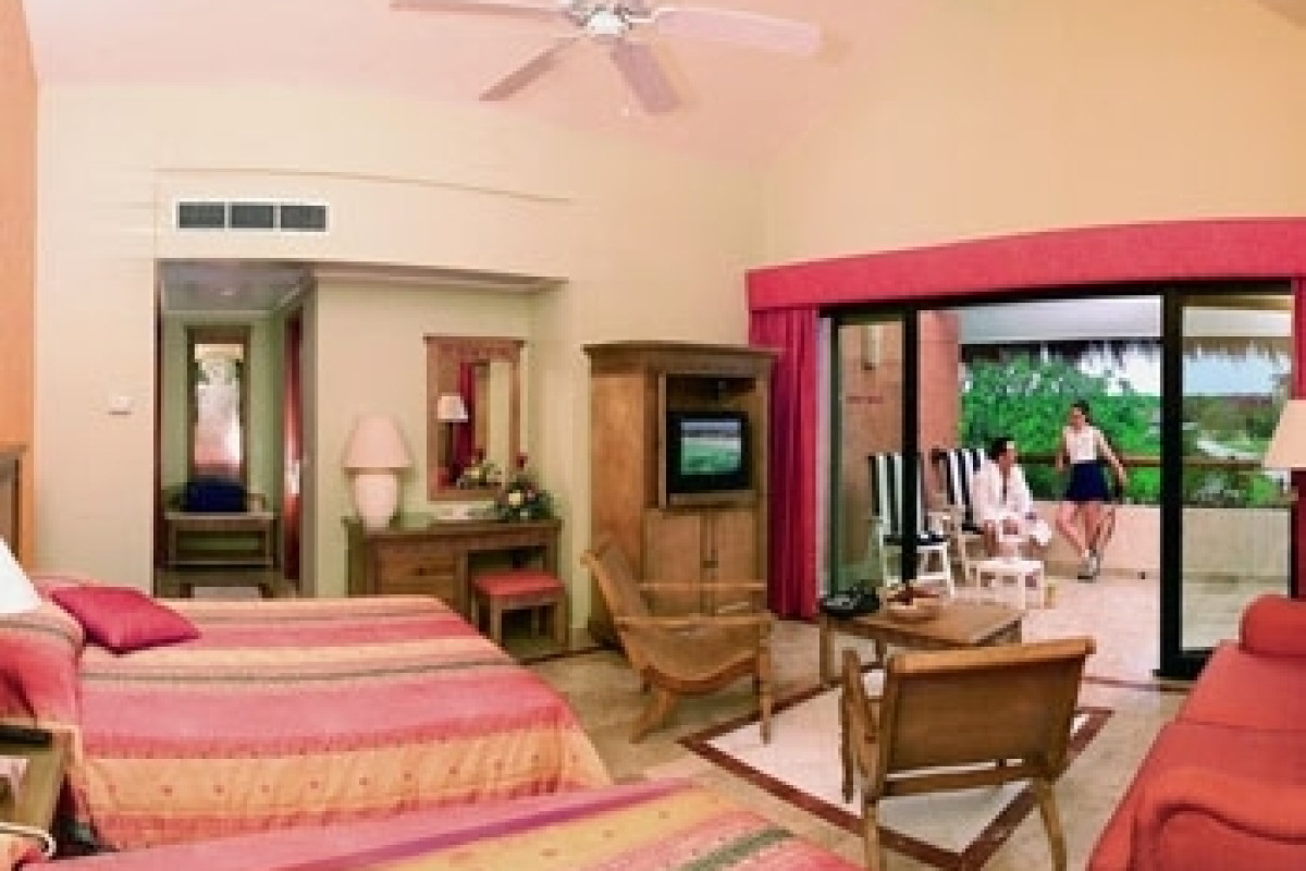Grand Palladium Colonial Resort & Spa