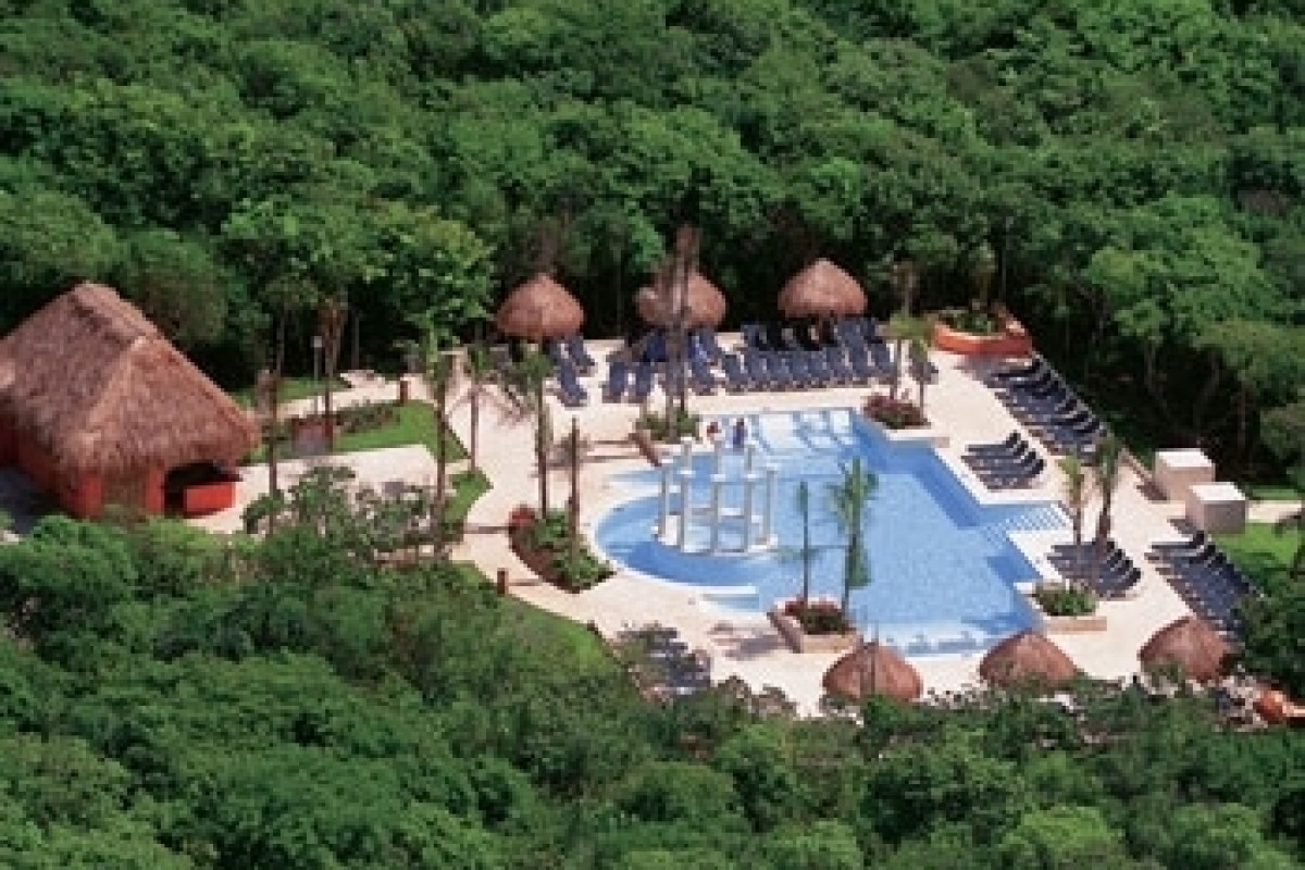 Grand Palladium Colonial Resort & Spa