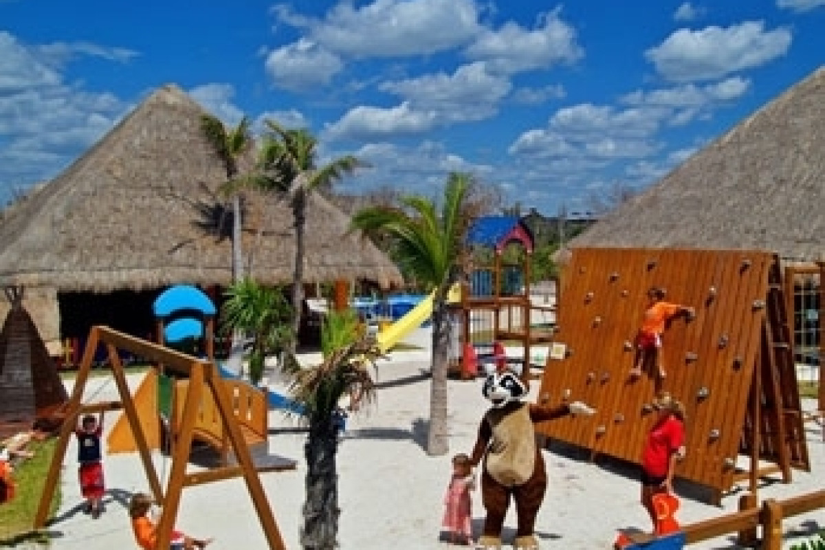 Grand Palladium Colonial Resort & Spa
