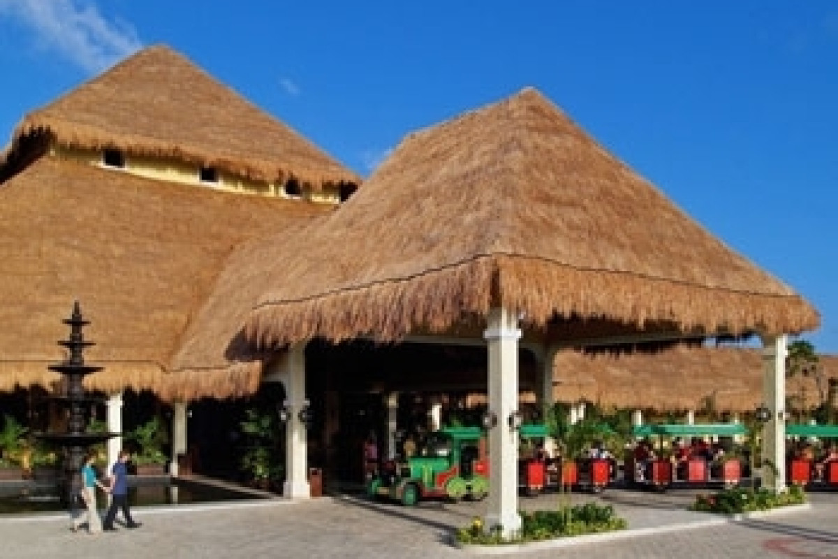 Grand Palladium Colonial Resort & Spa