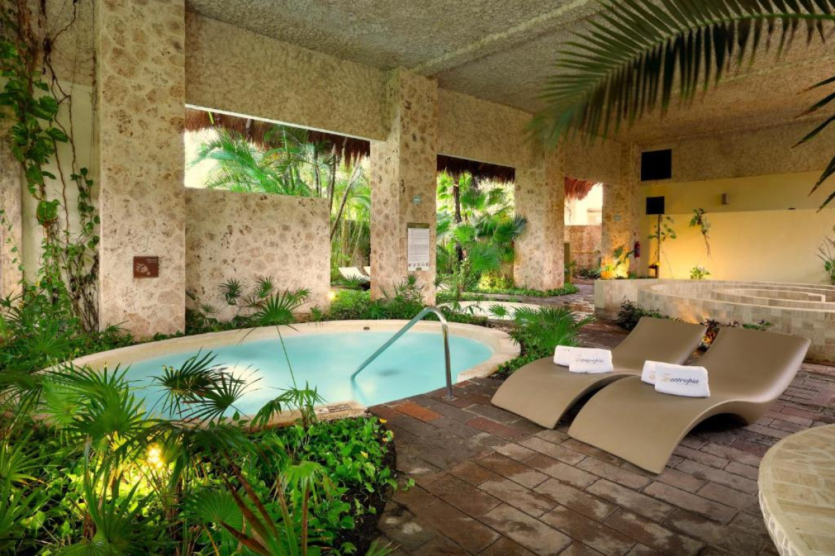 Grand Palladium Select White Sand Resort & Spa