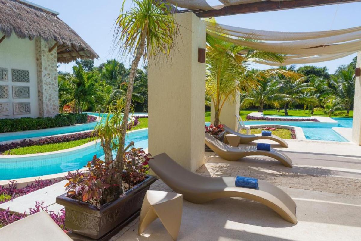 Grand Palladium Select White Sand Resort & Spa