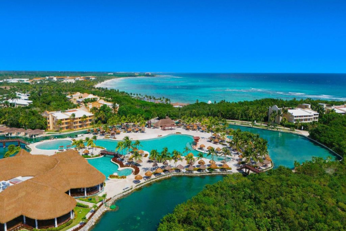 Grand Palladium Select White Sand Resort & Spa