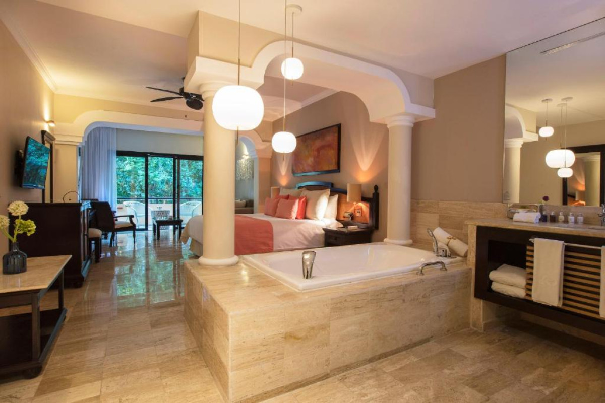 Grand Palladium Select White Sand Resort & Spa