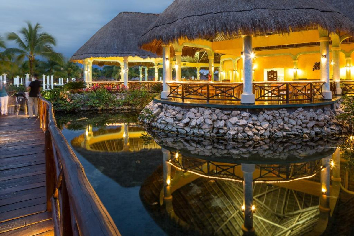 Grand Palladium Select White Sand Resort & Spa