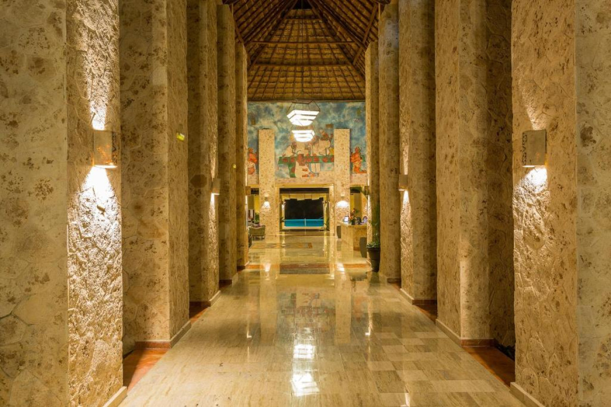 Grand Palladium Select White Sand Resort & Spa