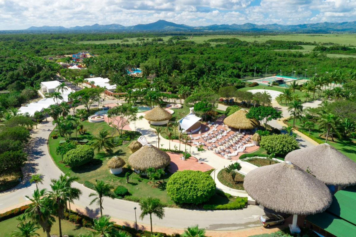 GRAND SIRENIS PUNTA CANA RESORT  AQUAGAMES