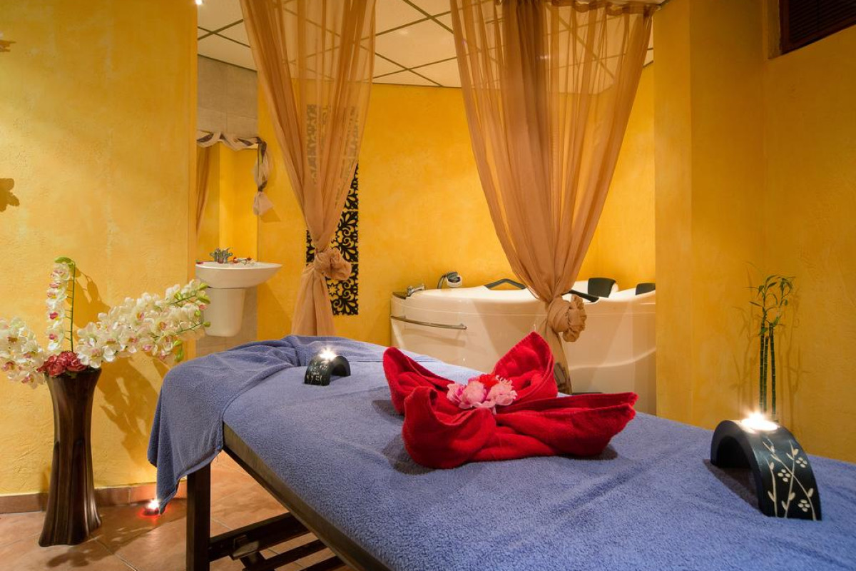 Green Wood Hotel & Spa