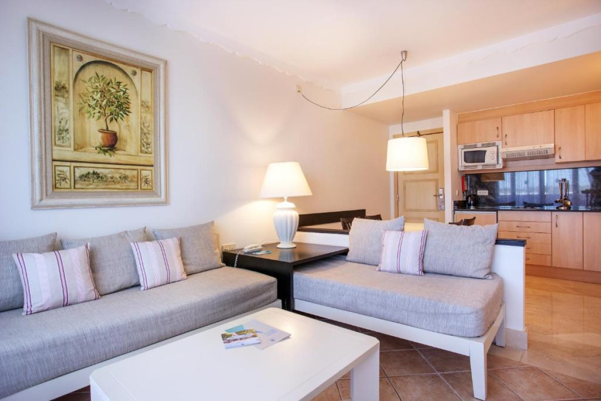 Grupotel Macarella Suites & Spa
