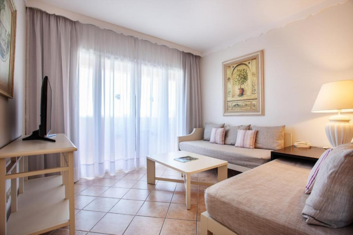 Grupotel Macarella Suites & Spa