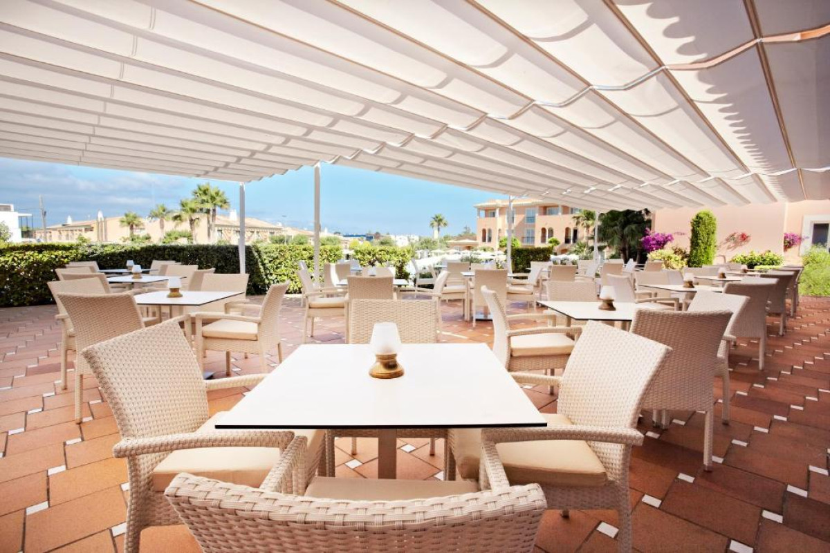 Grupotel Macarella Suites & Spa
