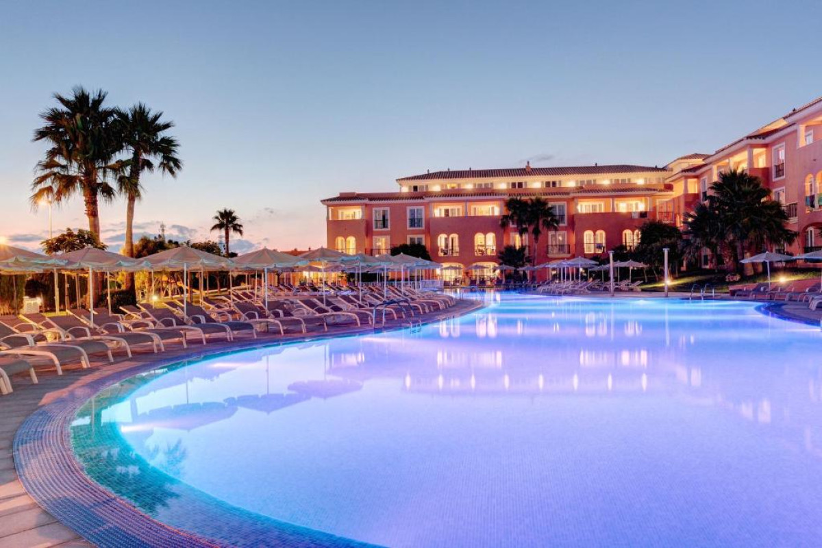 Grupotel Macarella Suites & Spa
