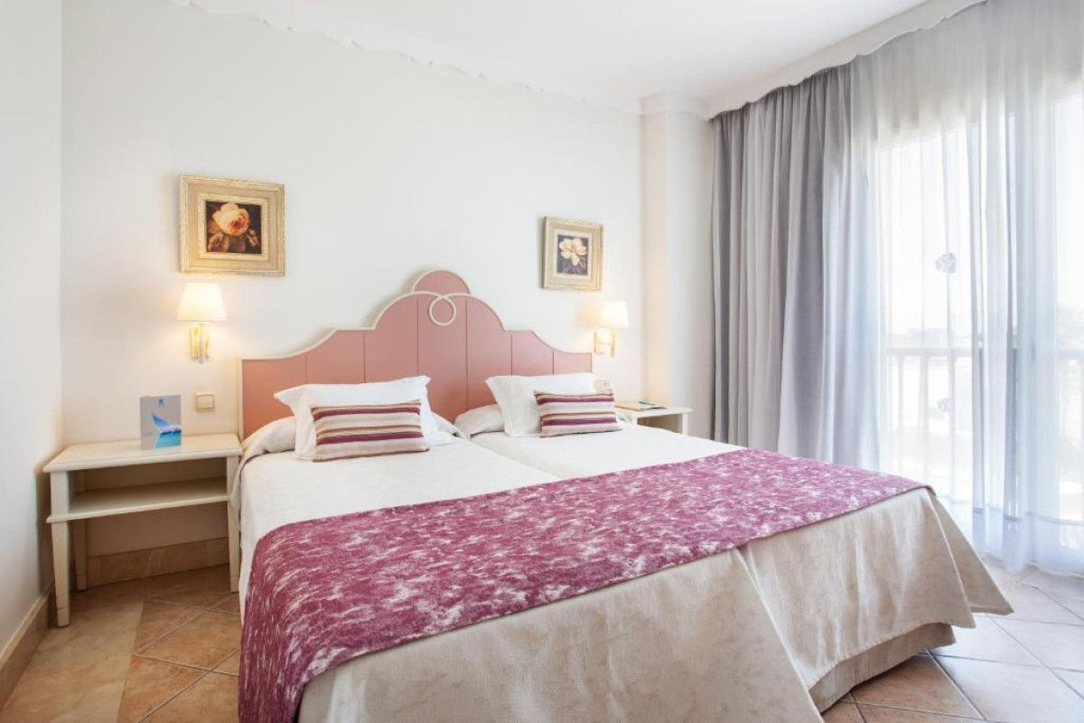 Grupotel Macarella Suites & Spa