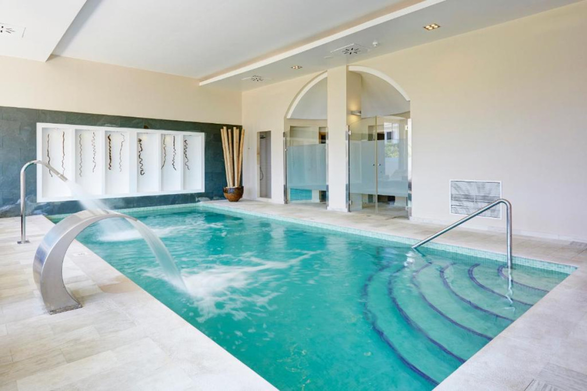 Grupotel Macarella Suites & Spa