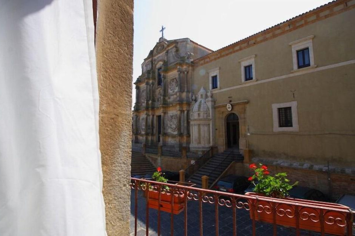 Gualtiero Camere E Suite