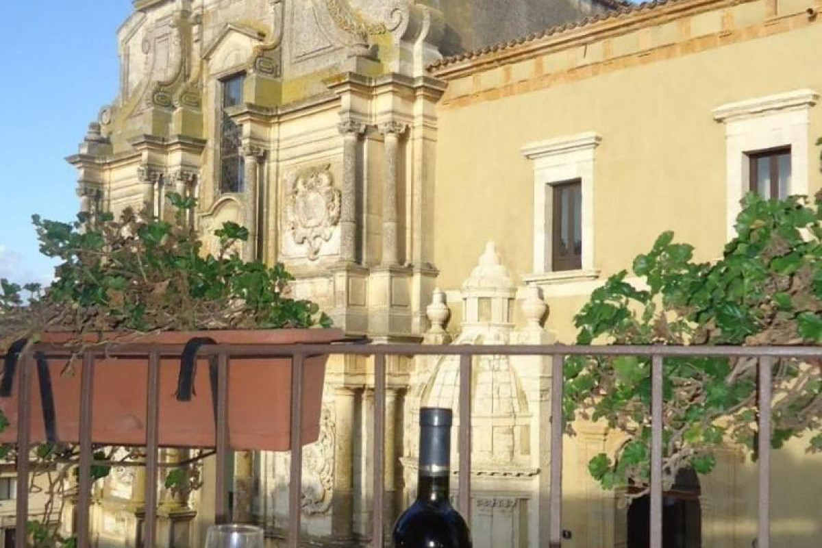 Gualtiero Camere E Suite