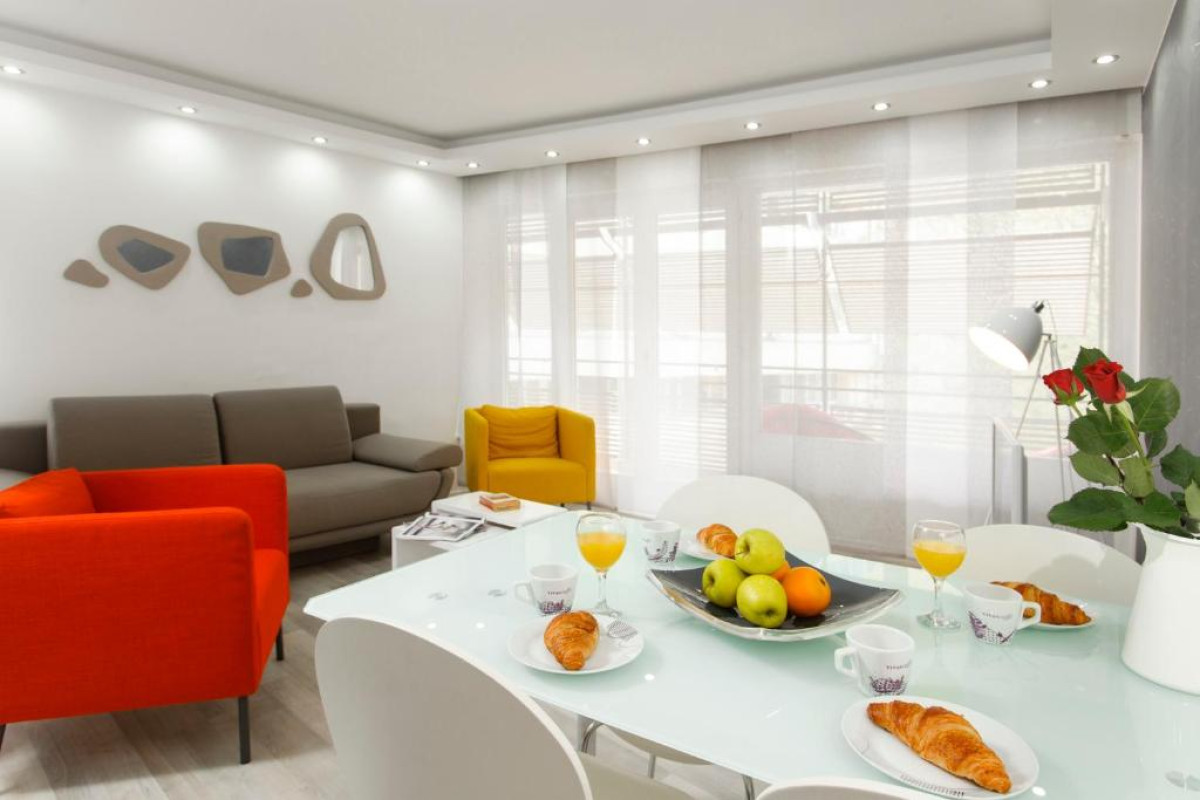 GUEST HOUSE TEATRIN SPLIT