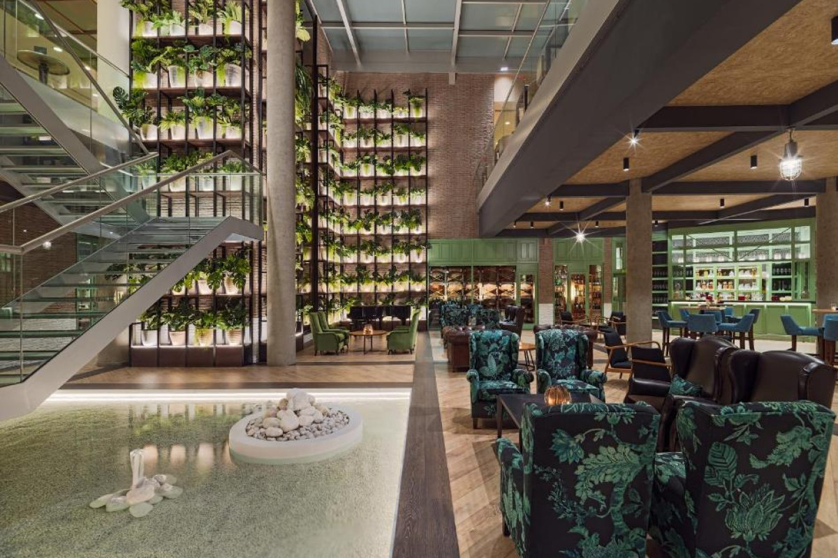 Hotel H10 Marina