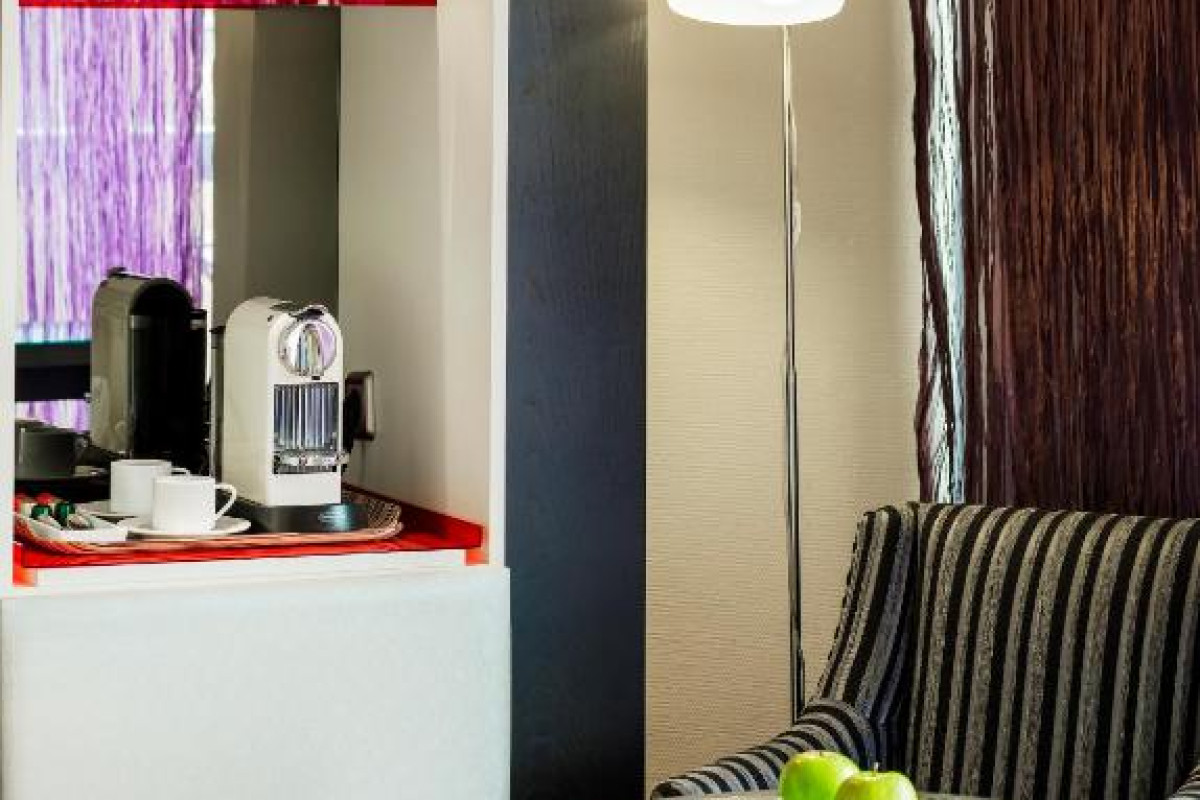 Hotel H10 Marina