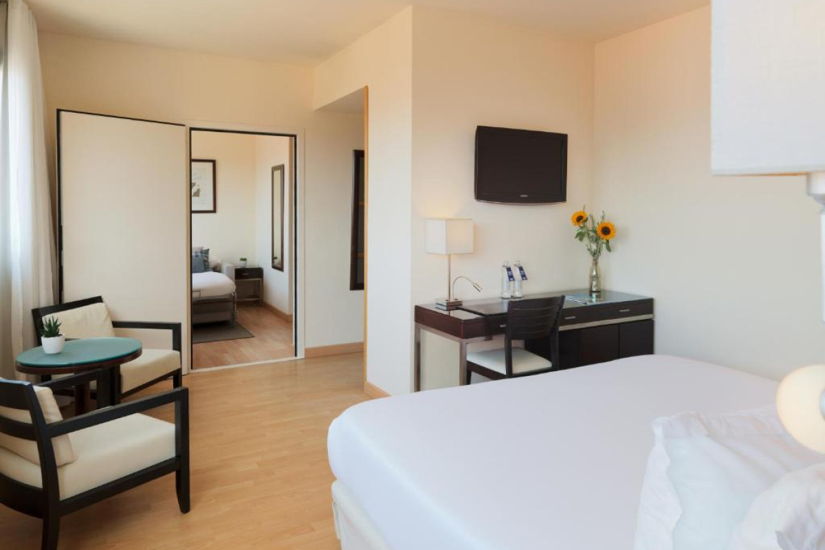 Hotel H10 Marina