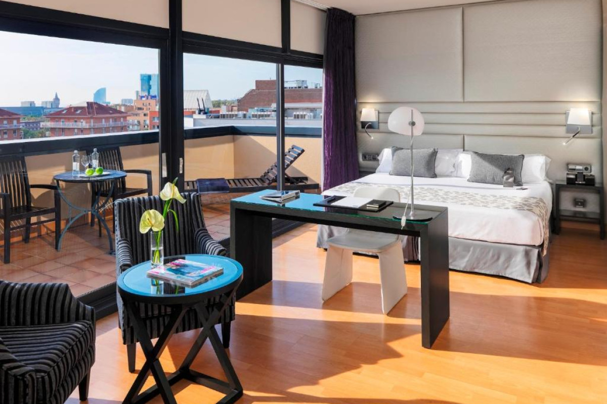 Hotel H10 Marina