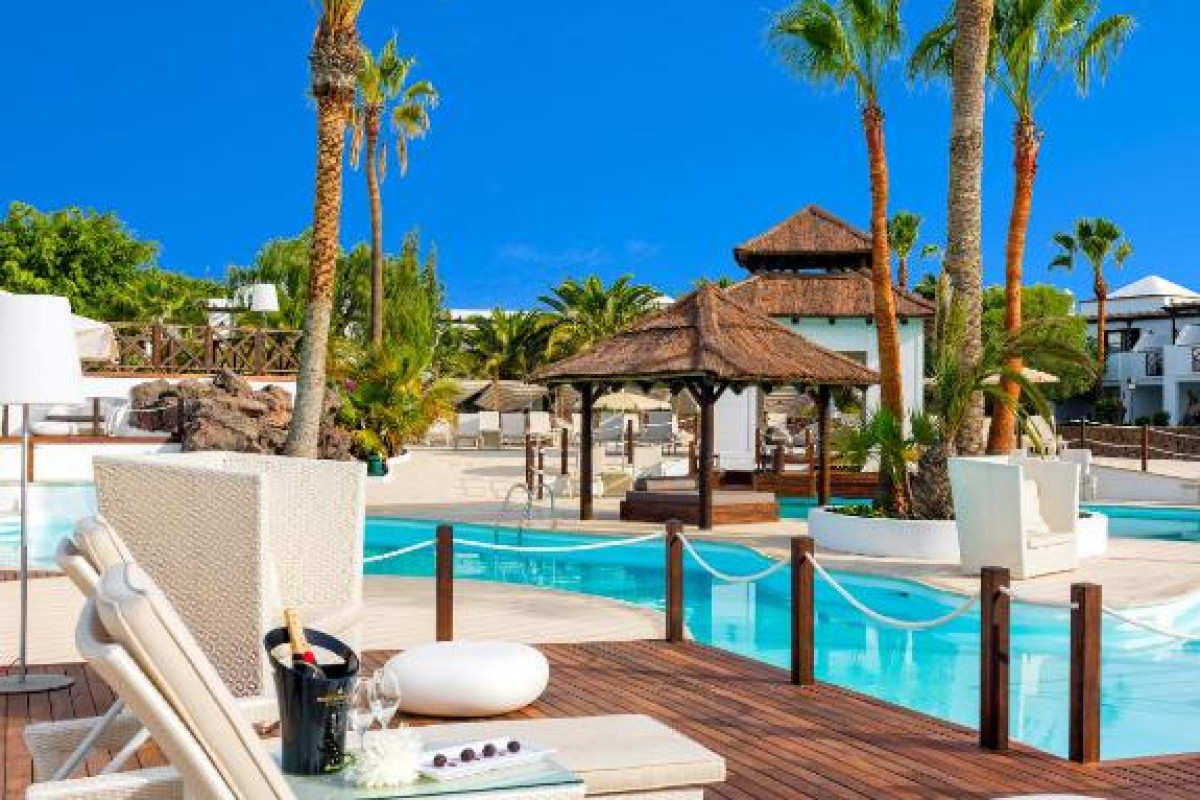 Hotel H10 White Suites