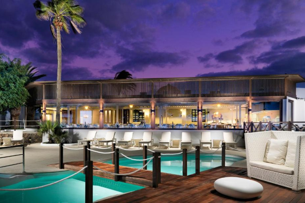 Hotel H10 White Suites