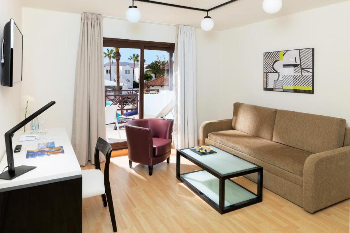 Hotel H10 White Suites