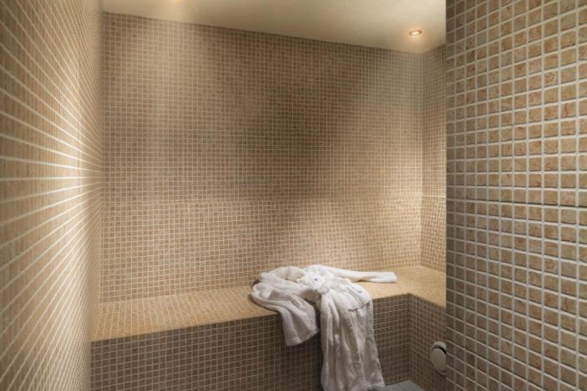 Hotel H10 White Suites