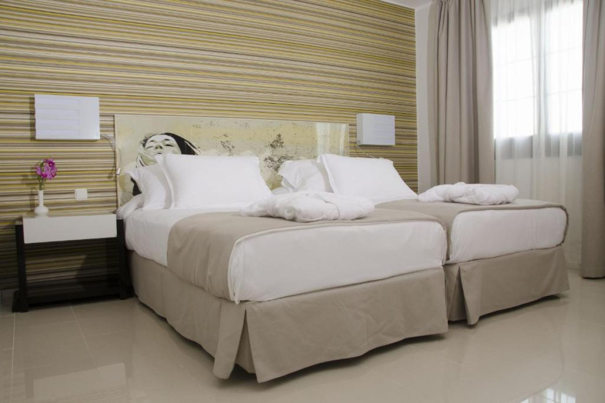 Hotel H10 White Suites