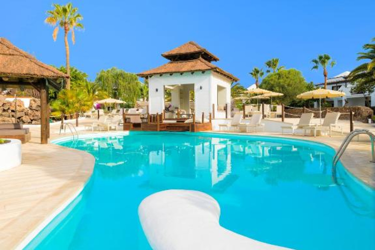 Hotel H10 White Suites