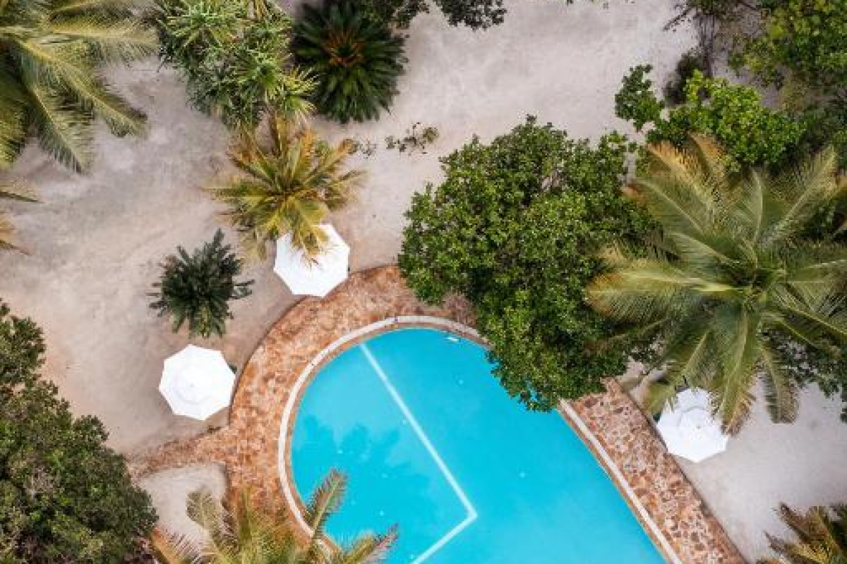 Hakuna Majiwe Beach Lodge
