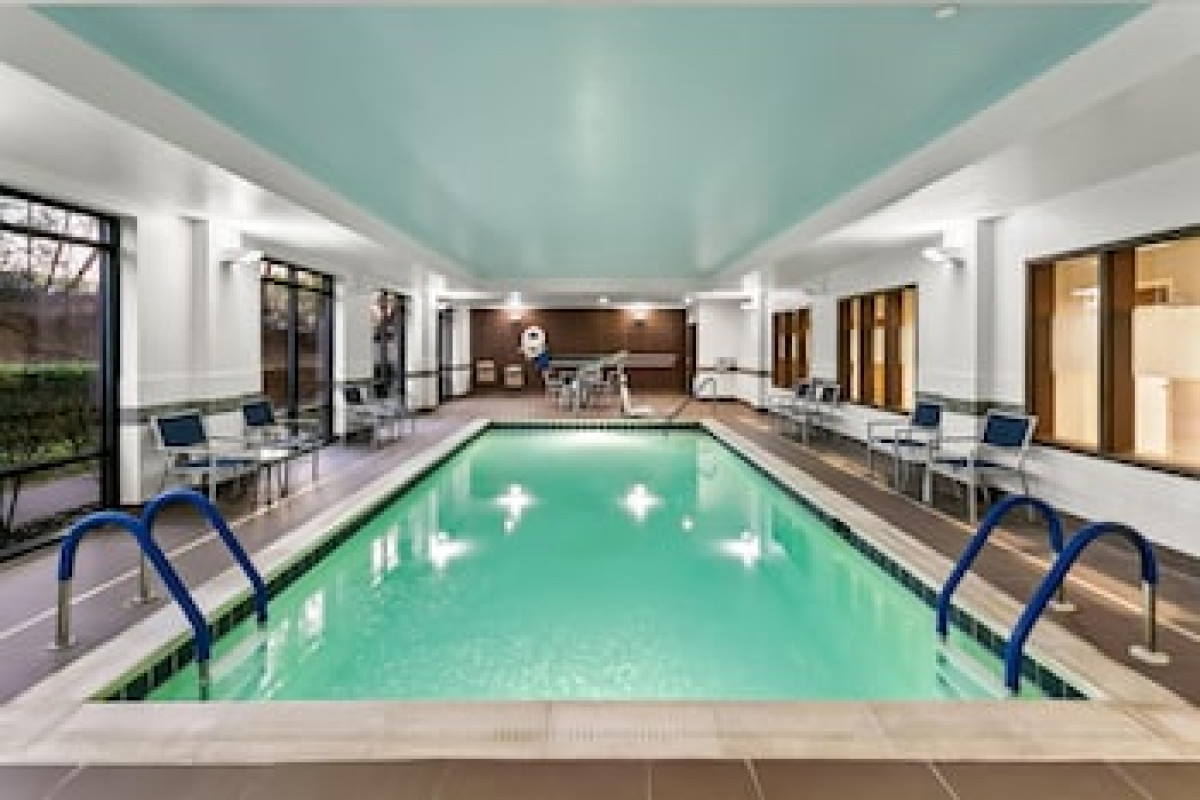 HAMPTON INN & SUITES BALTIMORE/WOODLAWN