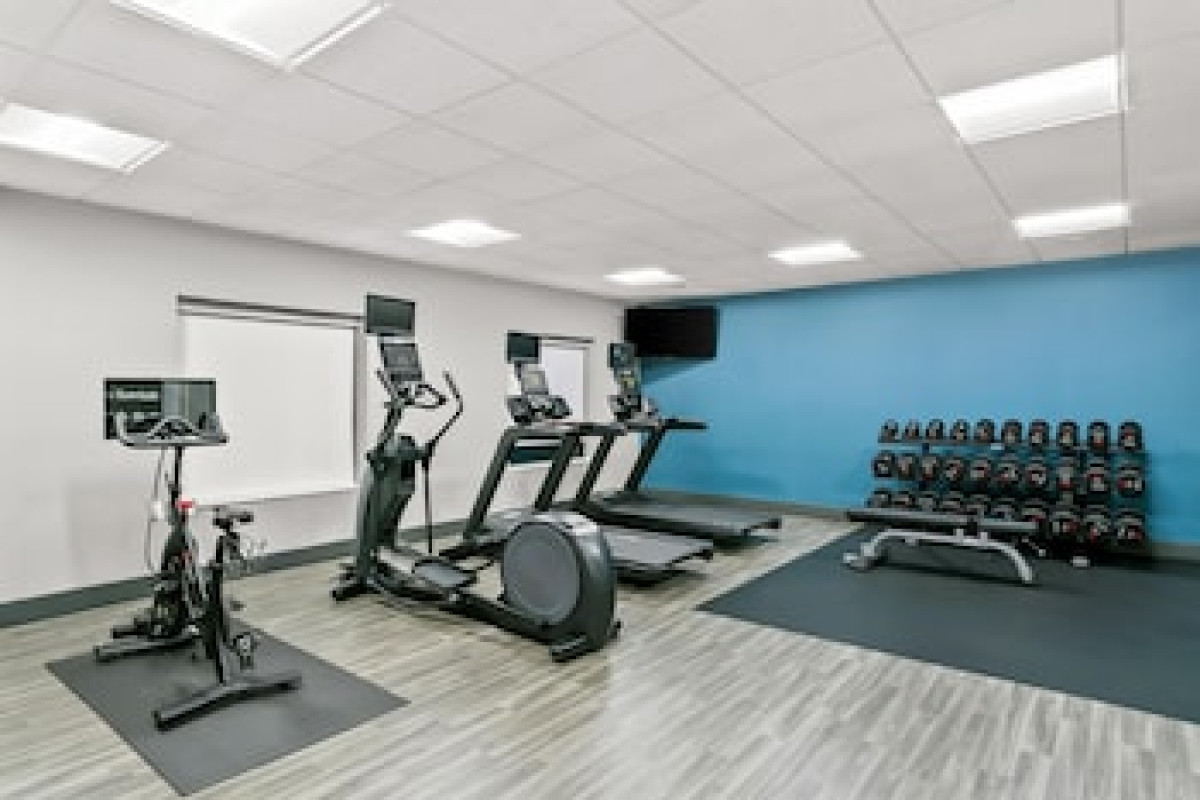 HAMPTON INN & SUITES BALTIMORE/WOODLAWN