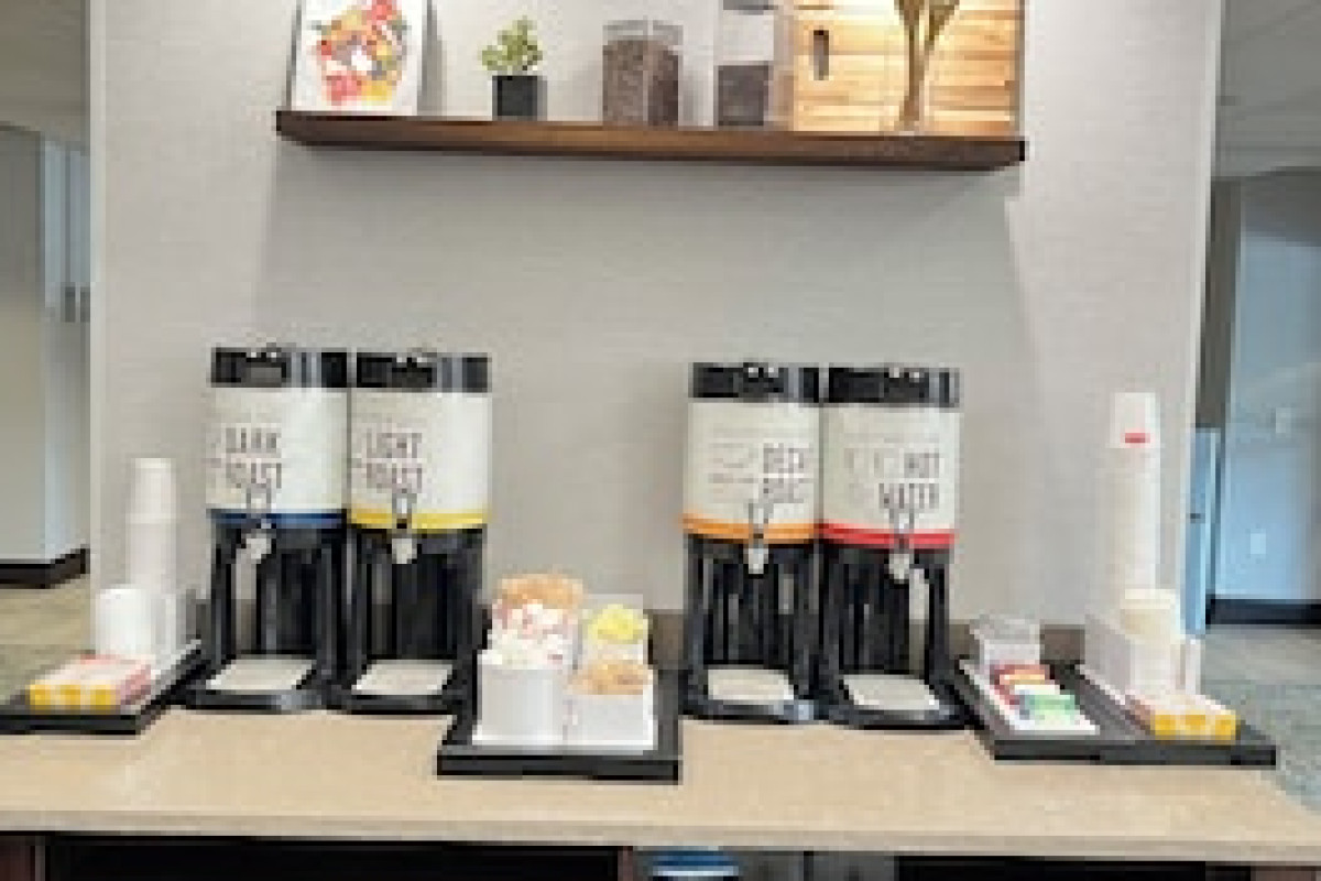 HAMPTON INN & SUITES BALTIMORE/WOODLAWN