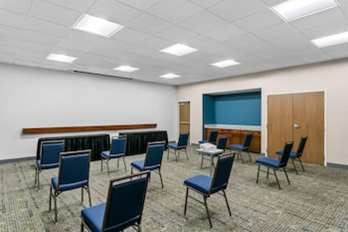 HAMPTON INN & SUITES BALTIMORE/WOODLAWN