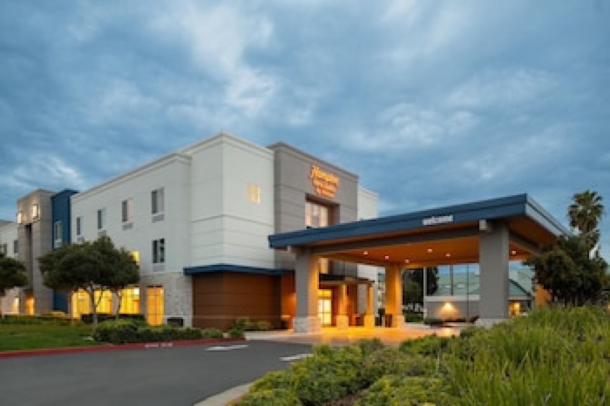 HAMPTON INN & SUITES SACRAMENTO-AIRPORT-NATOMAS