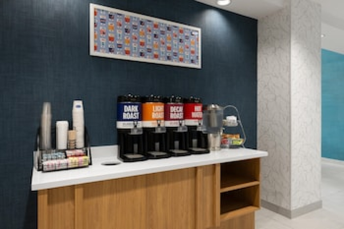 HAMPTON INN & SUITES SACRAMENTO-AIRPORT-NATOMAS