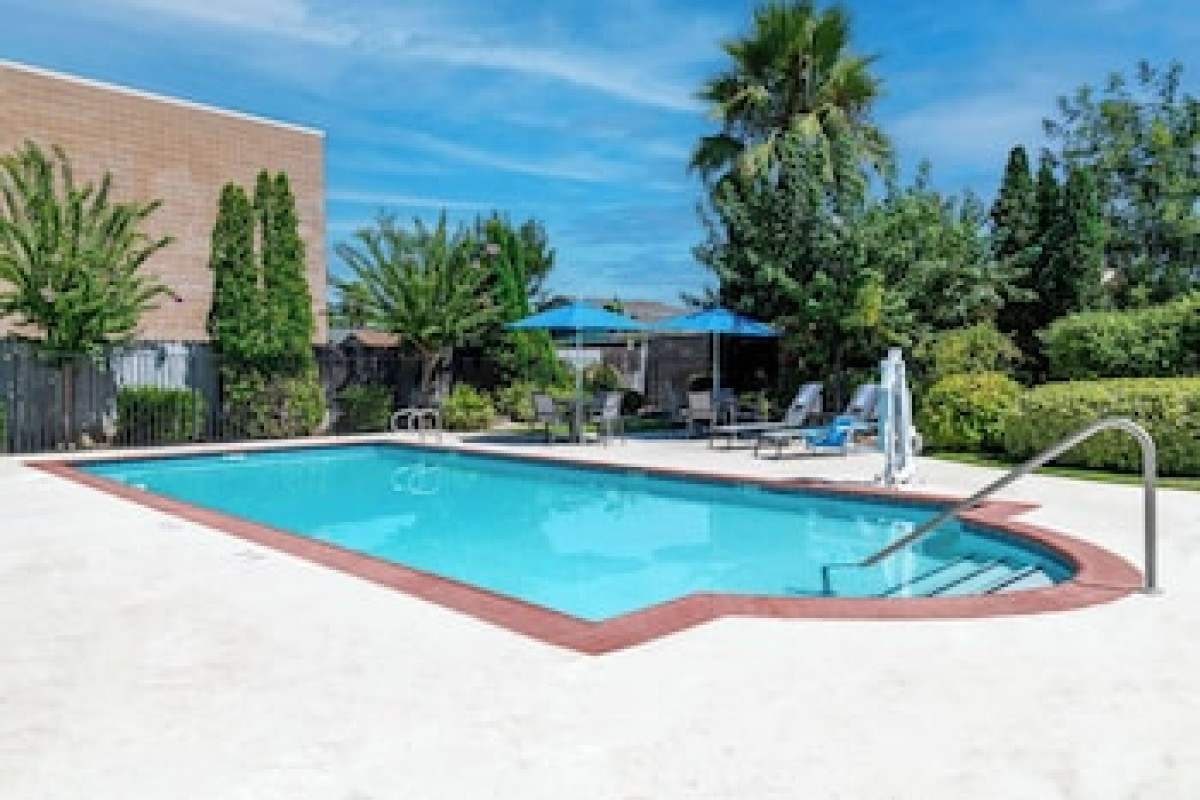 HAMPTON INN & SUITES SACRAMENTO-CAL EXPO