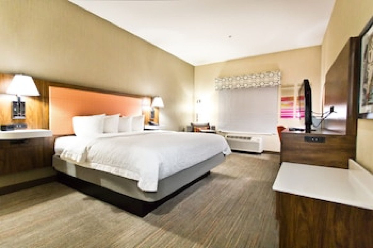 HAMPTON INN & SUITES SACRAMENTO-CAL EXPO