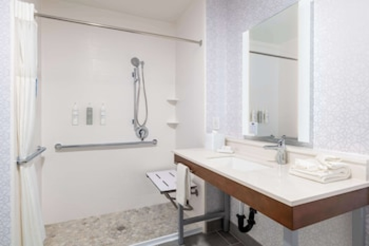 HAMPTON INN & SUITES SACRAMENTO-CAL EXPO