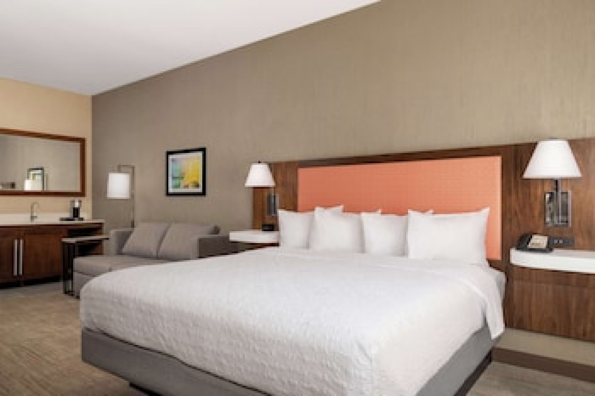 HAMPTON INN & SUITES SACRAMENTO-CAL EXPO