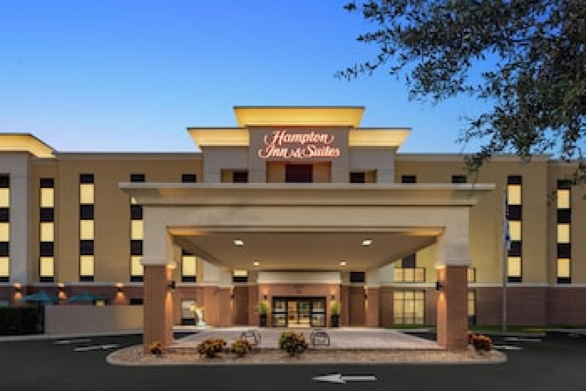 HAMPTON INN & SUITES TAMPA BUSCH GARDENS AREA