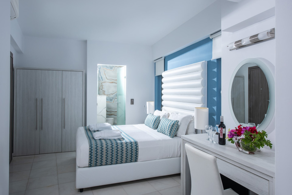HELLAS BEACH Adult only 16+