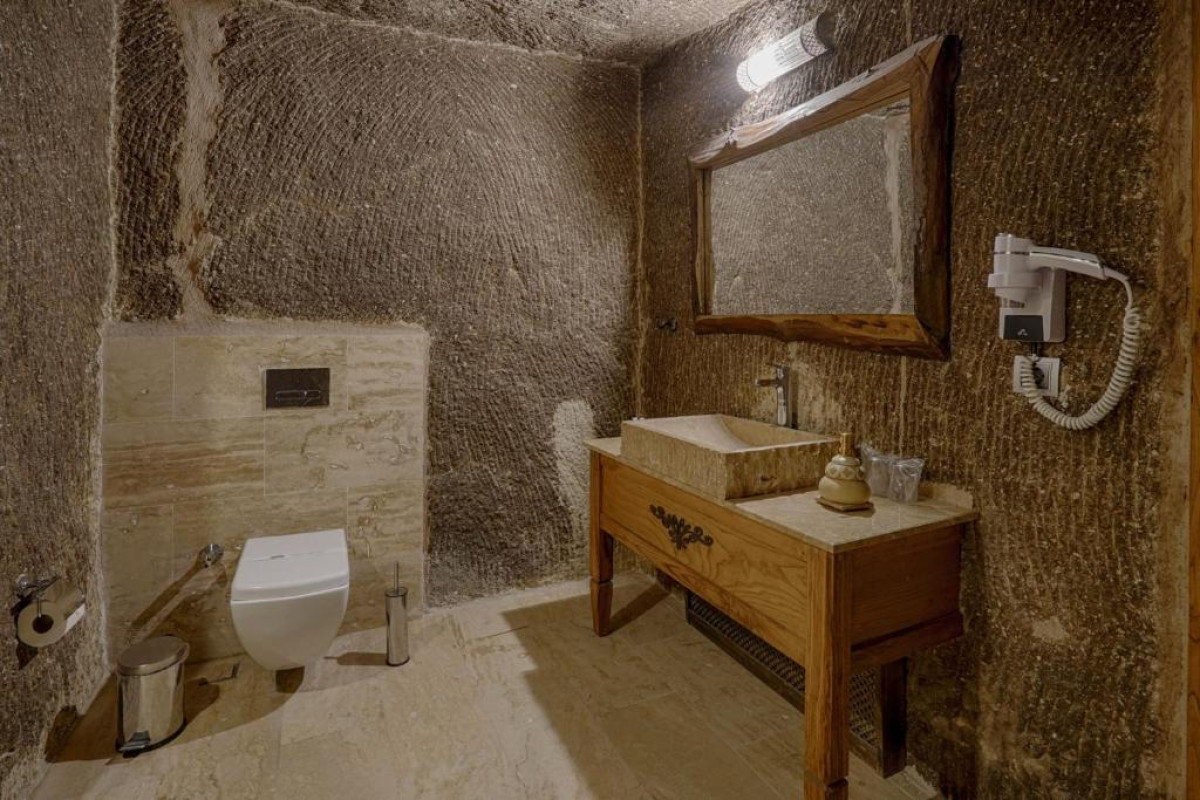 Hera Cave Suites
