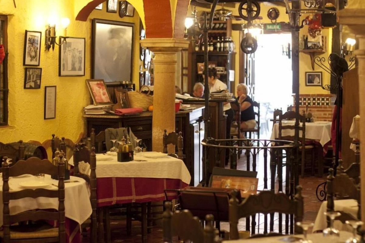 Hermanos Macías Hotel