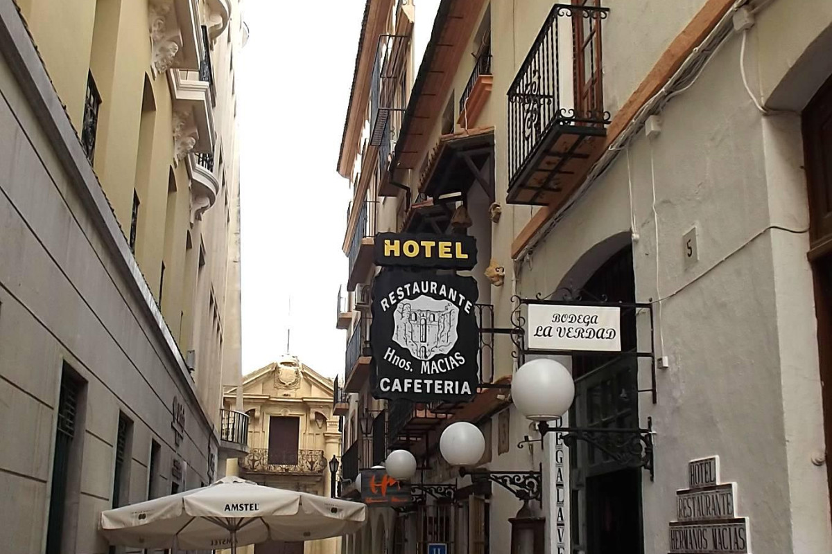 Hermanos Macías Hotel