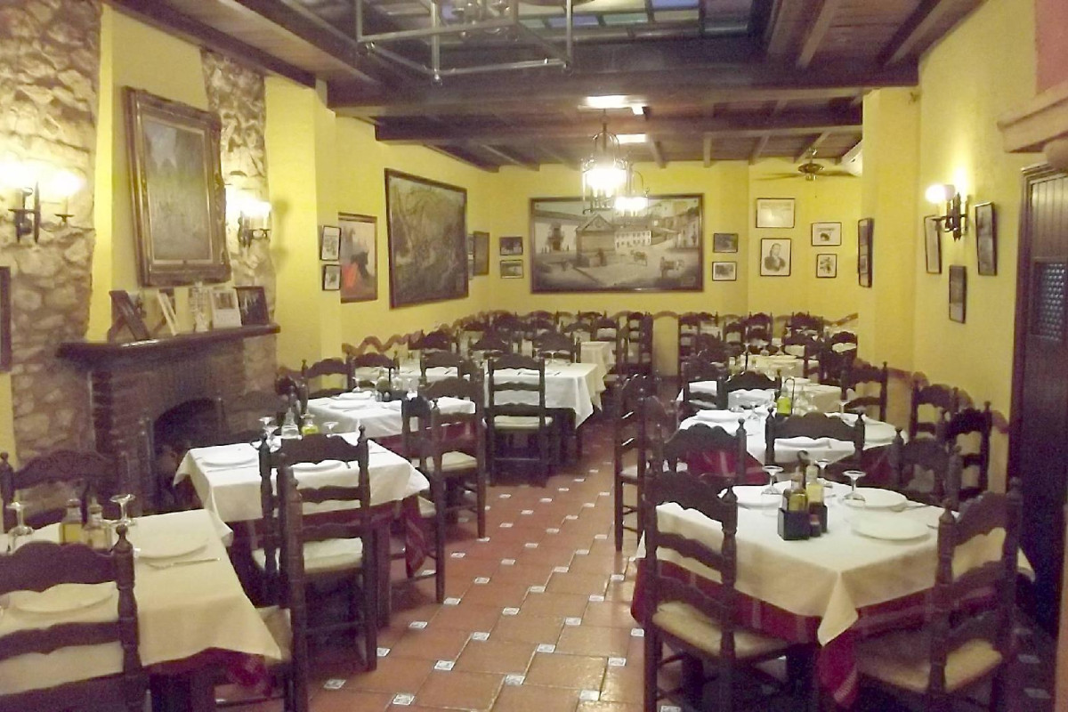 Hermanos Macías Hotel