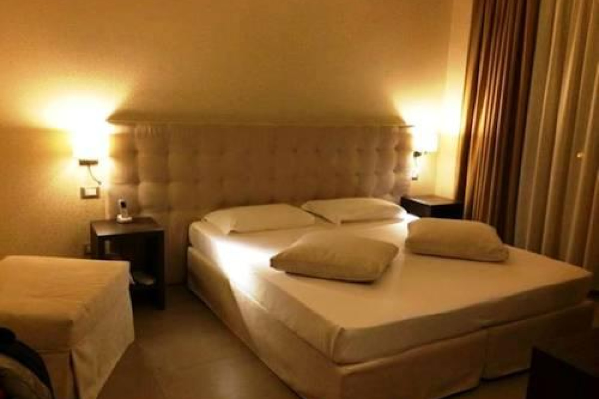 Hll Hotel Lungolago Lecco