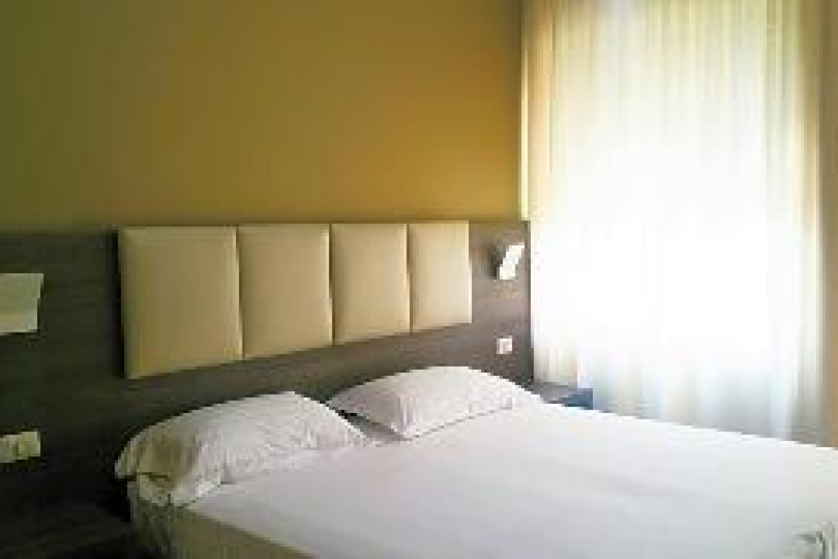 Hll Hotel Lungolago Lecco